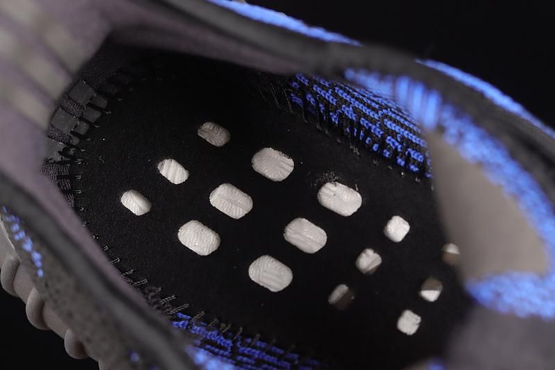 adidasUnisex Yeezy Boost 350 V2 - Dazzling Blue