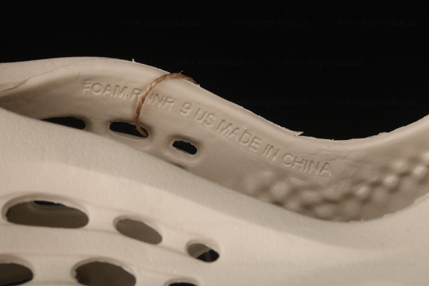 adidasUnisex Yeezy Foam RNNR - Sand