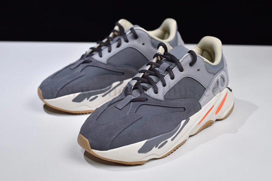 adidasOriginals YEEZY Boost 700 - Magnet