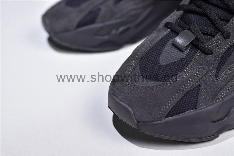 adidasOriginals YEEZY Boost 700 V2 - Vanta