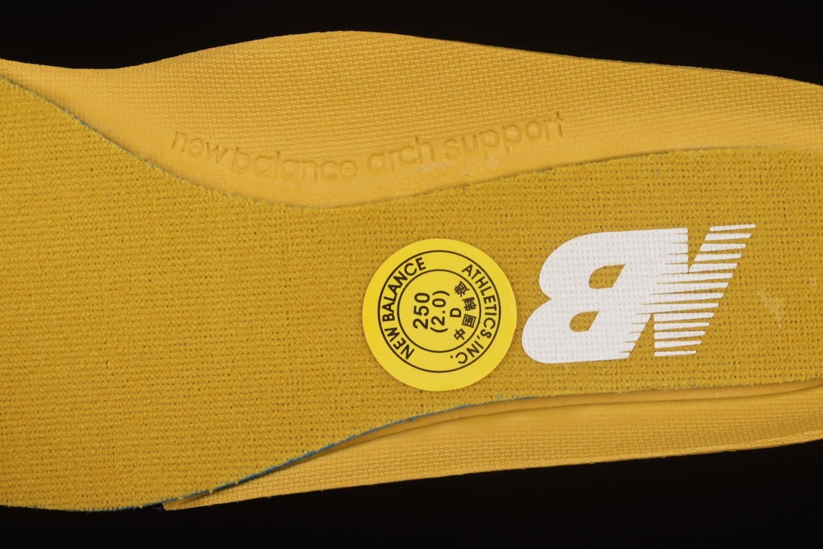 New Balance 550 - Sea Salt Varsity Gold