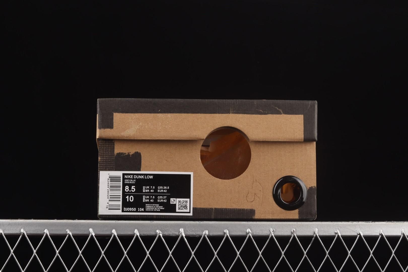 Off White x NikeUnisex Dunk Low - Lot 32