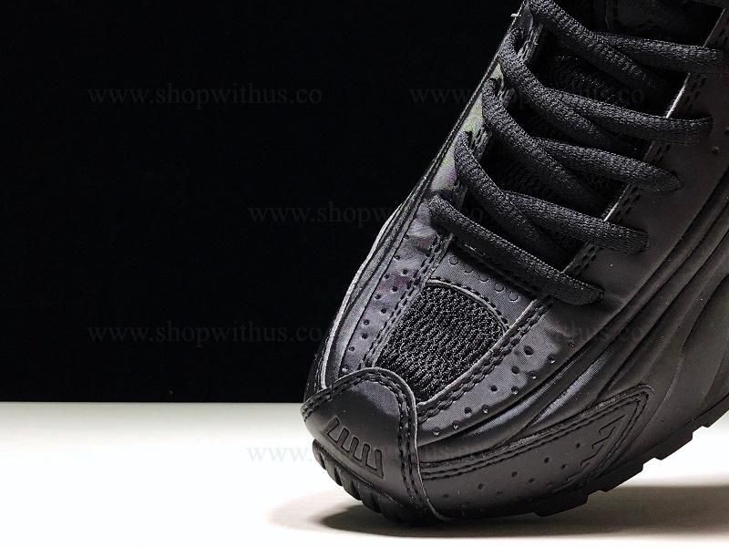 NikeUnisex SHOX R4 - Triple Black