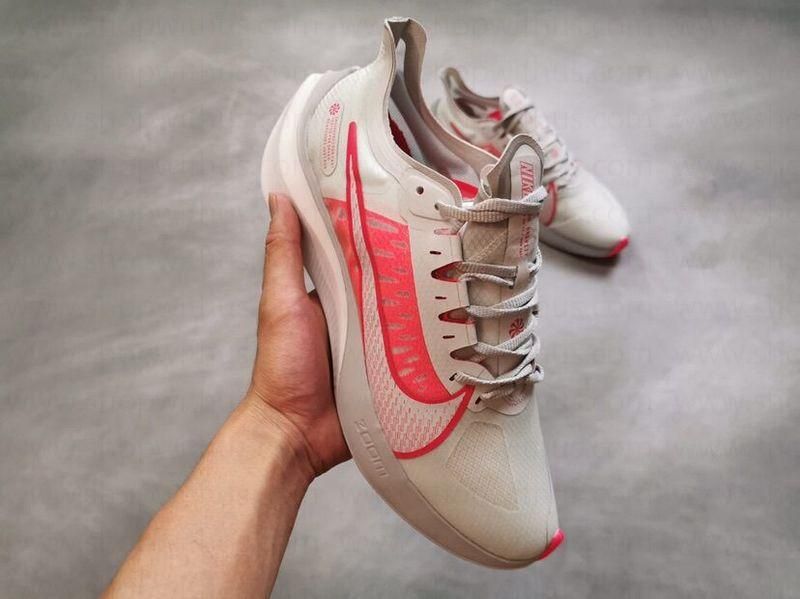 NikeRunning Zoom Gravity - Pure Platinum/Red Orbit