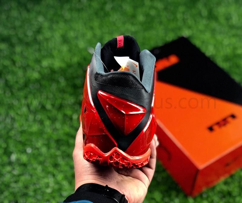 NikeBasketball Lebron 11 - 'Miami Away'