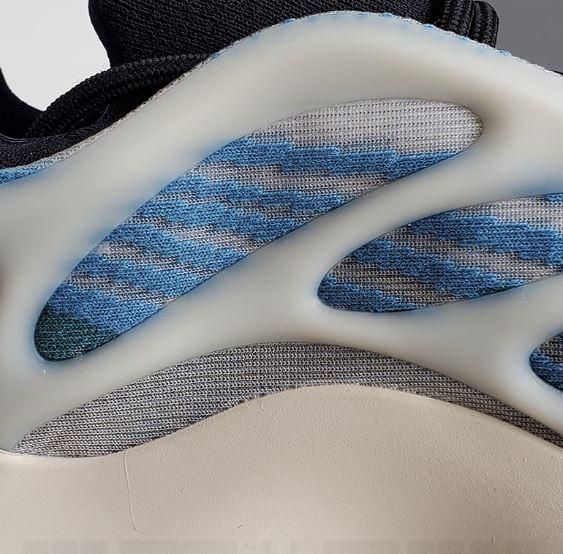 adidasOriginals Yeezy 700 V3 - Kyanite