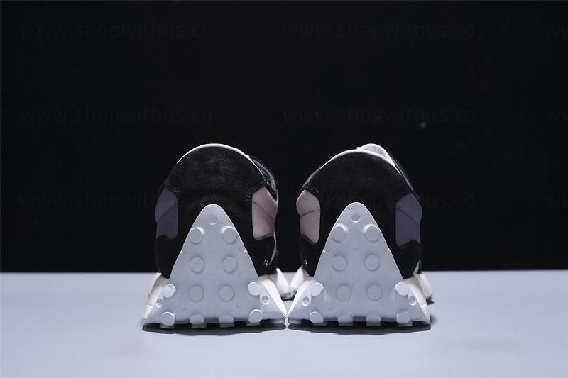 New Balance 327 - Black/Grey