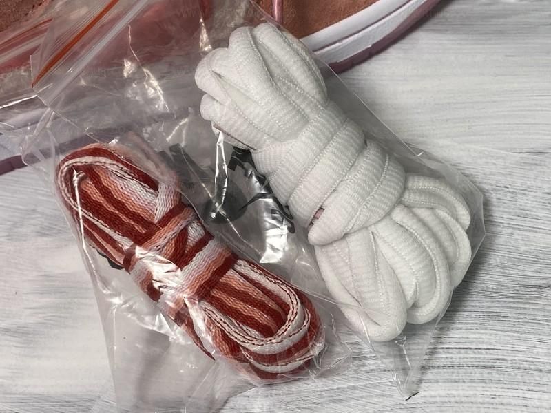 NikeSB Dunk Low - Strange Love