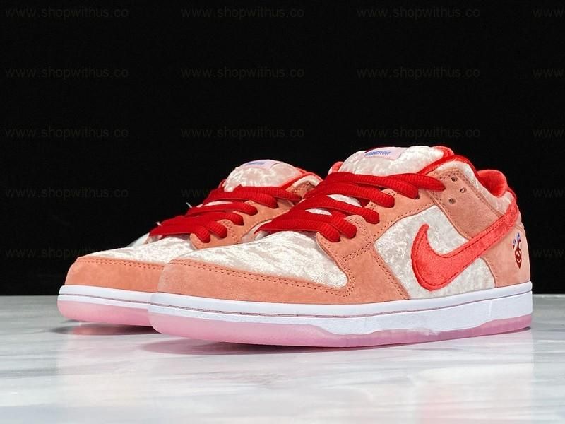 NikeSB Dunk Low - Strange Love