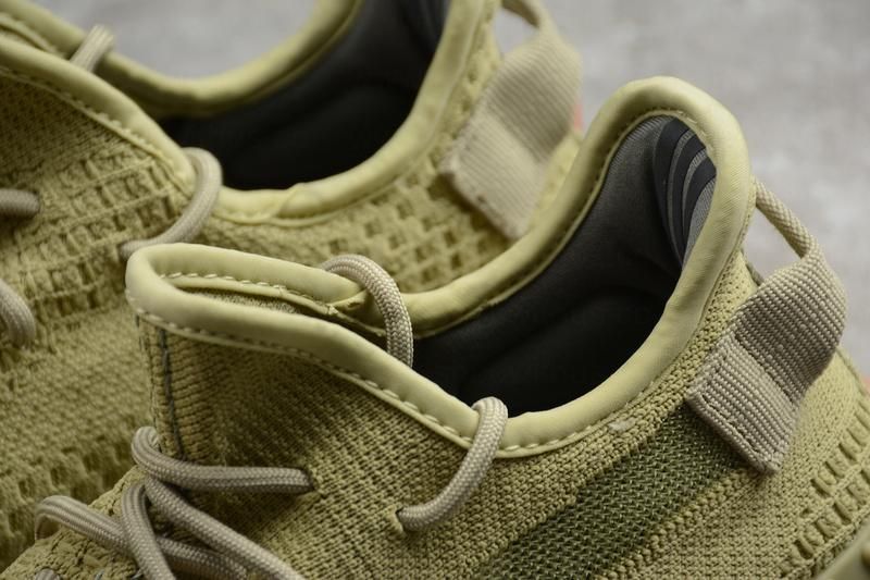 adidasOriginals YEEZY Boost 350 V2 - Sulfur