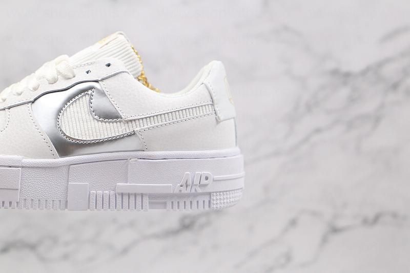 WMNS Air Force 1 AF1 Pixel - White Gold Chain