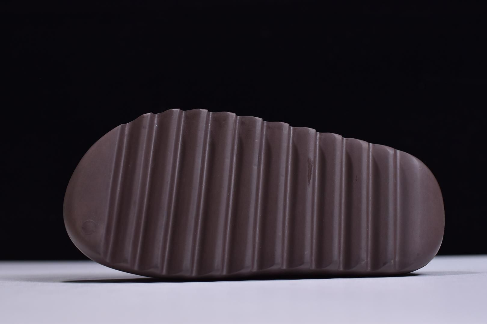 adidasUnisex YEEZY Slide - Soot