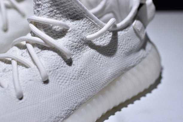 adidasOriginals YEEZY Boost 350 v2 Unisex - Triple White