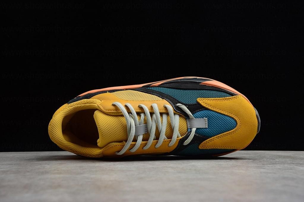 adidasUnisex YEEZY Boost 700 - Sun