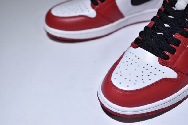 NikeUnisex Air Jordan 1 AJ1 High Basketball Shoe - Chicago