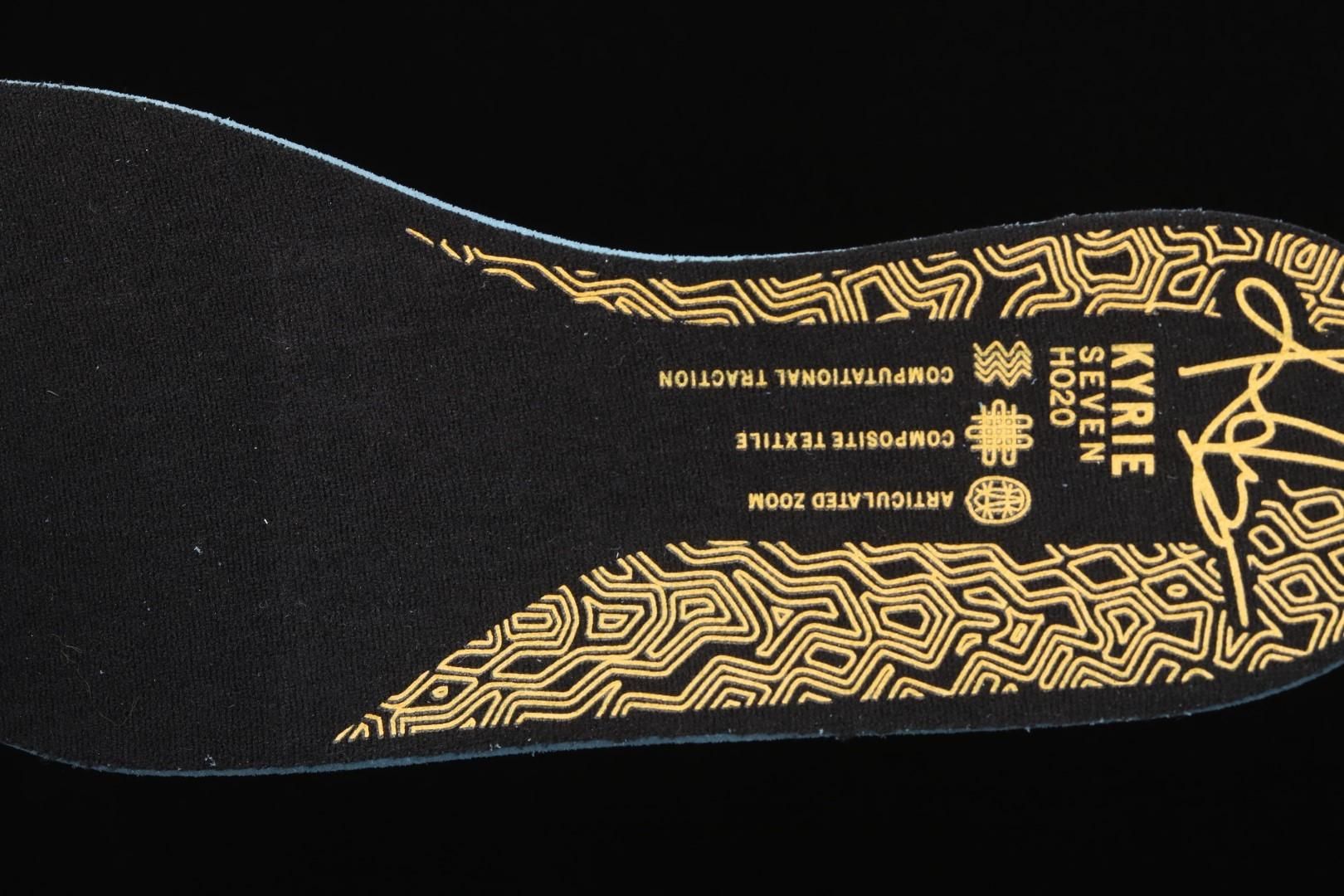 NikeUnisex  Kyrie 7 - Raygun