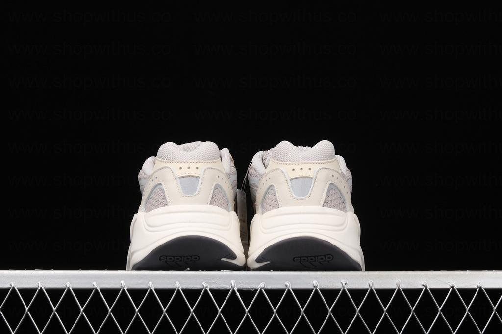 adidasYEEZY Boost 700 V2 - Cream