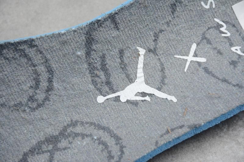 KAWS x Air Jordan 4 AJ4 Retro - Cool Grey