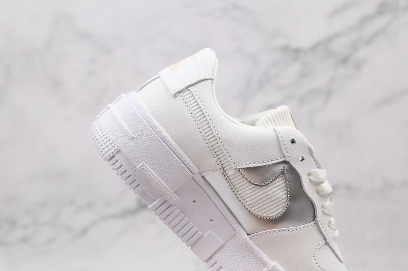 WMNS Air Force 1 AF1 Pixel - White Gold Chain