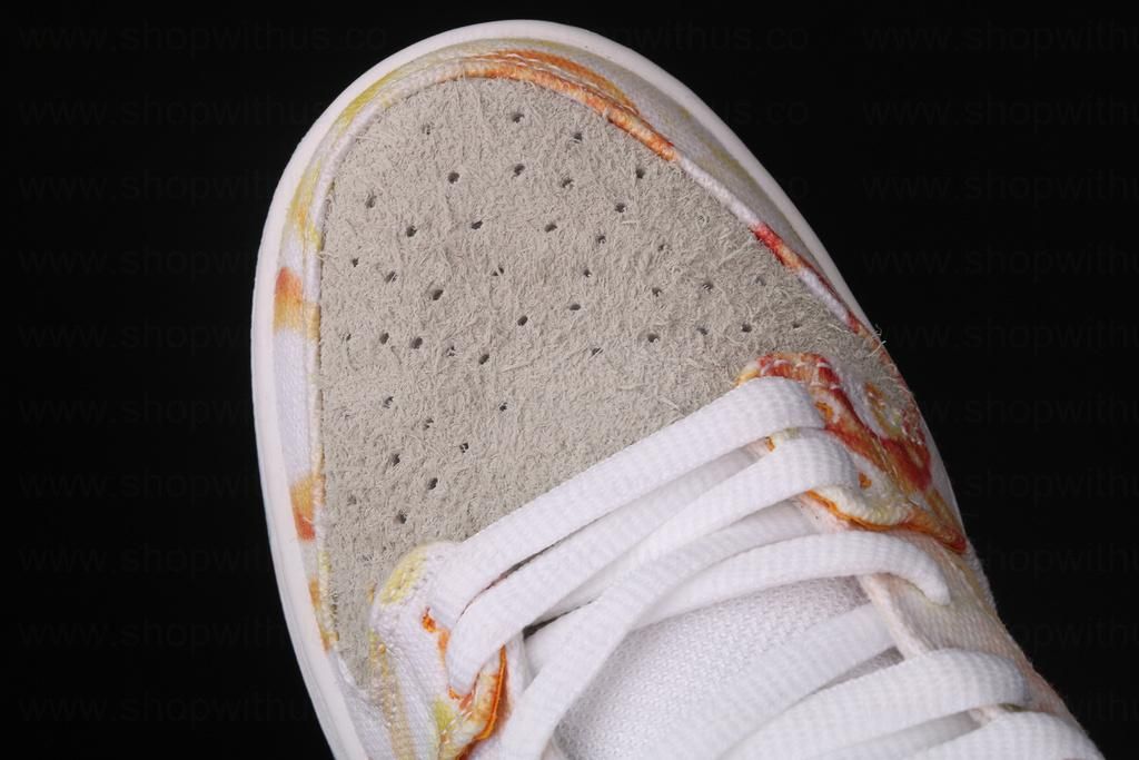 NikeSB Dunk Low - Street Hawker