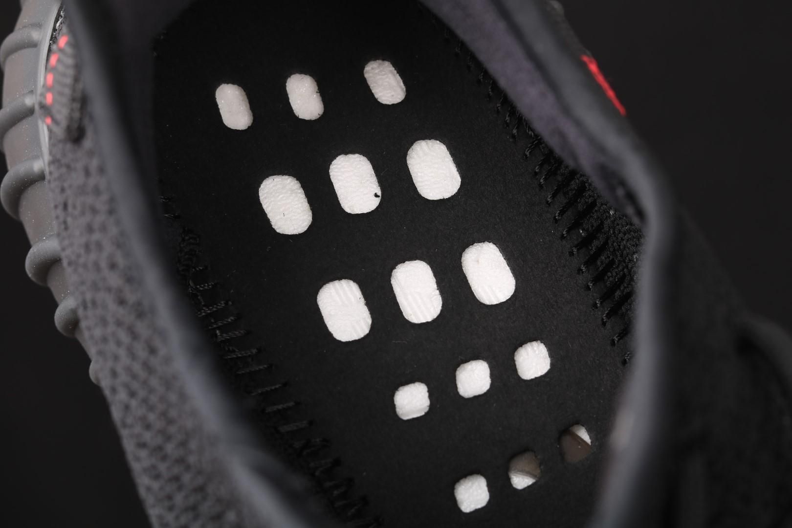 adidasUnisex Yeezy Boost 350 V2 - Black Red