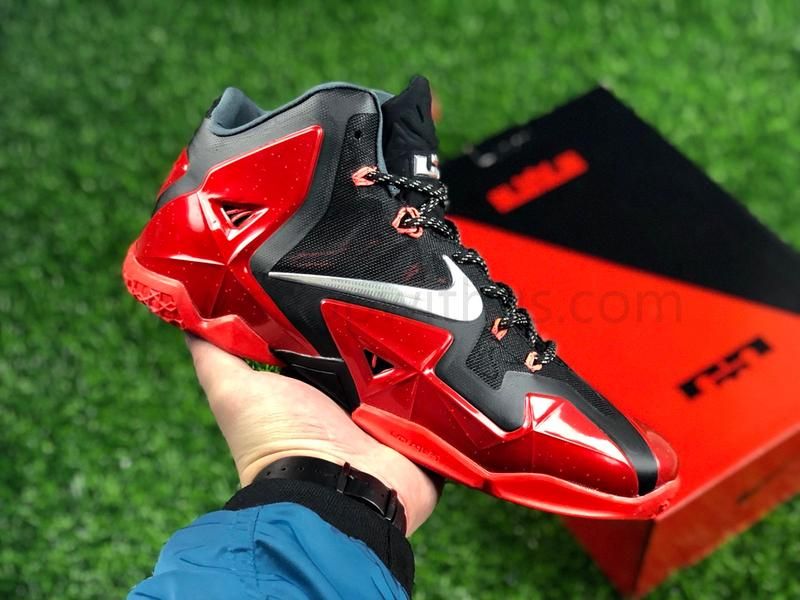 NikeBasketball Lebron 11 - 'Miami Away'