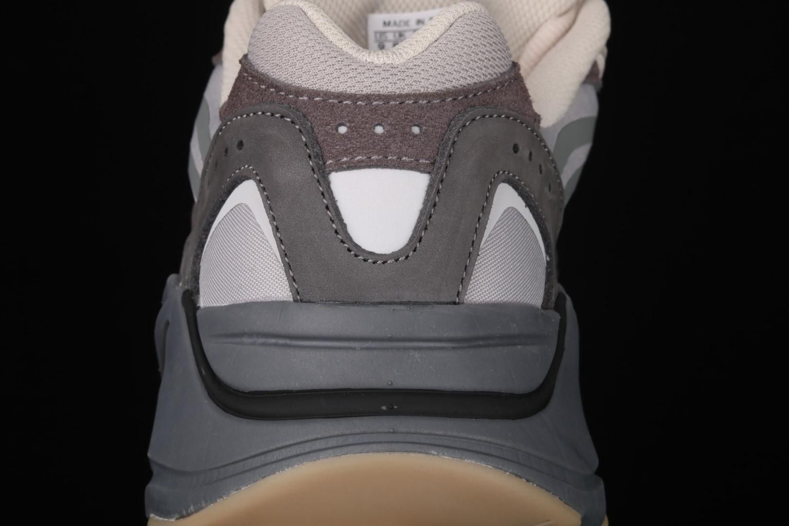 adidasUnisex Yeezy Boost 700 V2 - Tephra