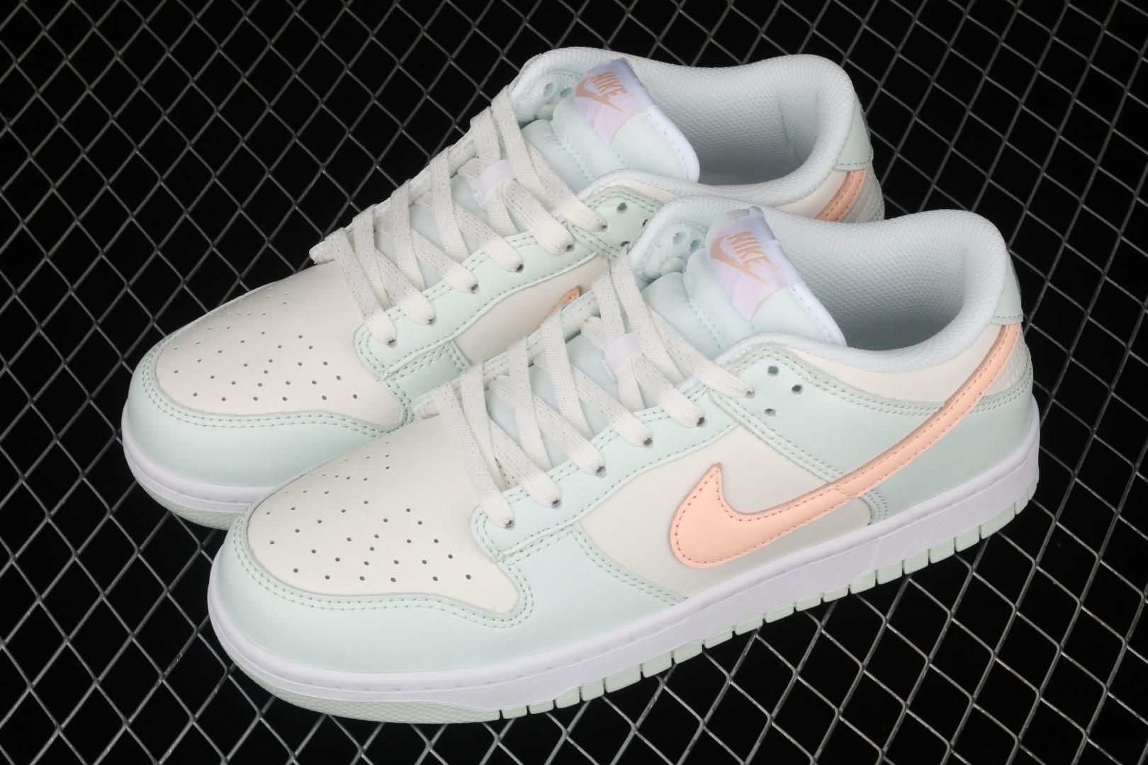 NikeUnisex Dunk Low - Barely Green