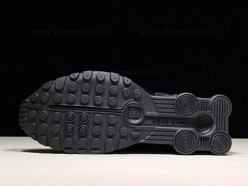 NikeUnisex SHOX R4 - Triple Black