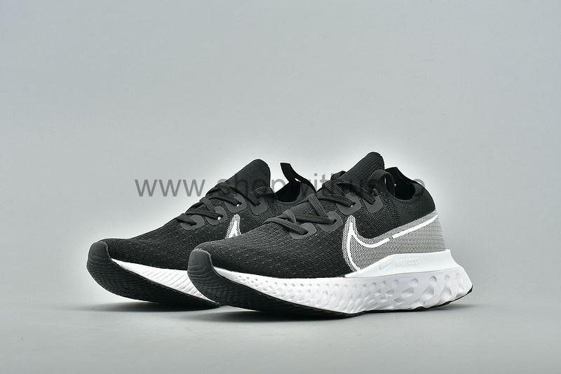 NikeLegend React 3 Run Fearless - Black/White