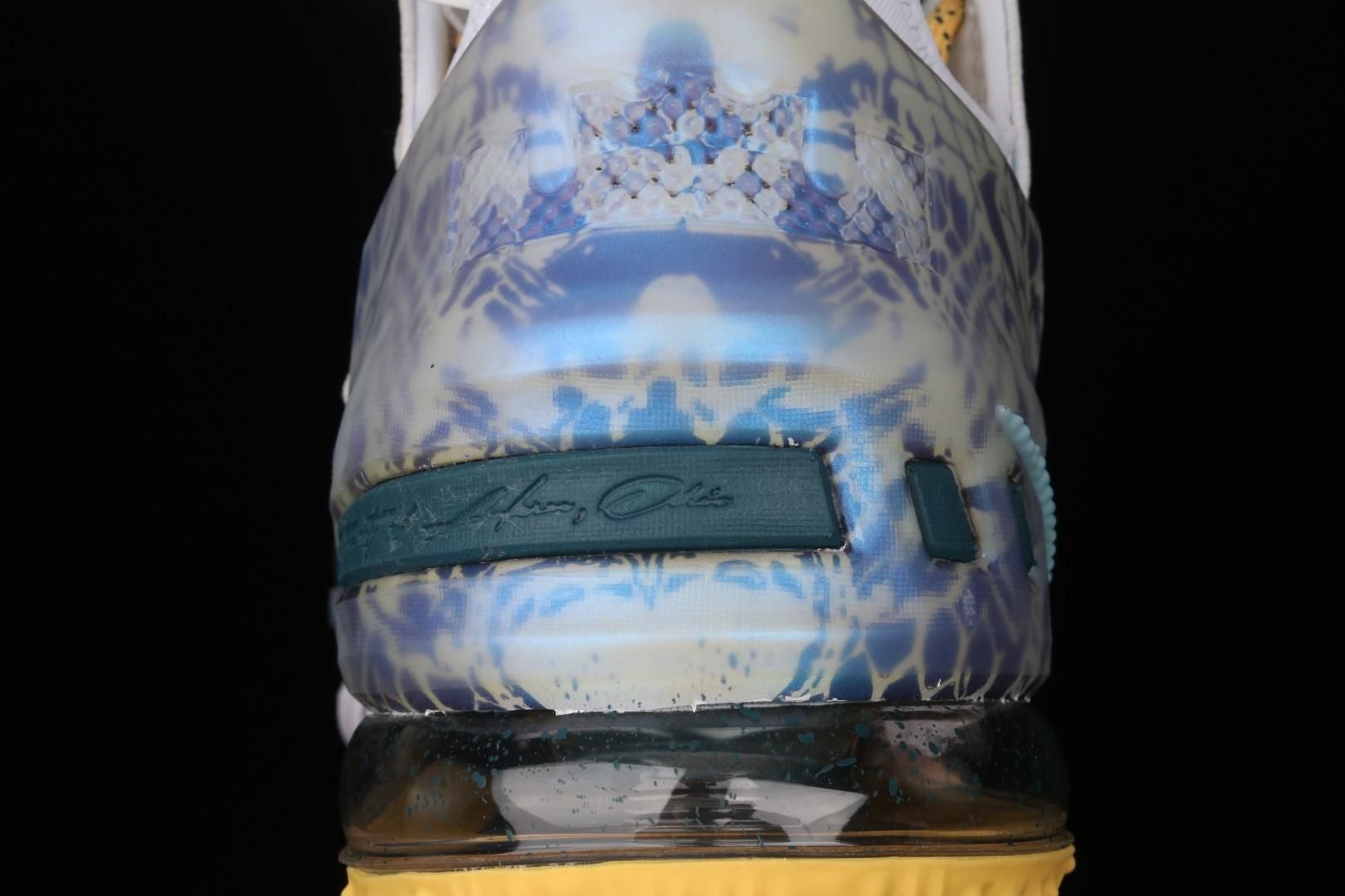 NikeLeBron 18 - Reflections Flip