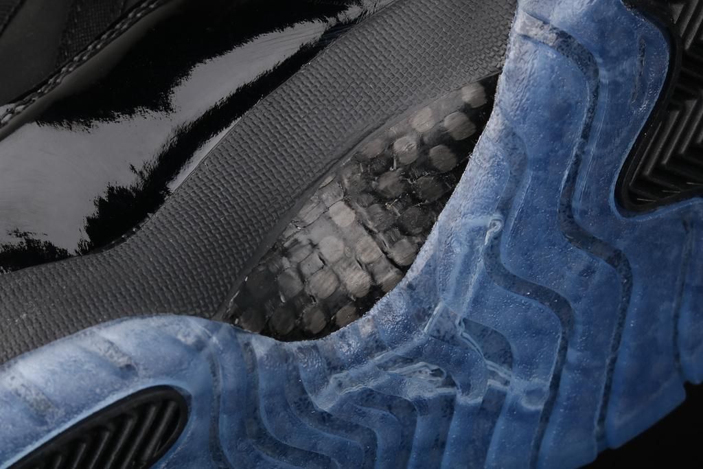 Air Jordan 11 AJ11 Retro - Cap And Gown