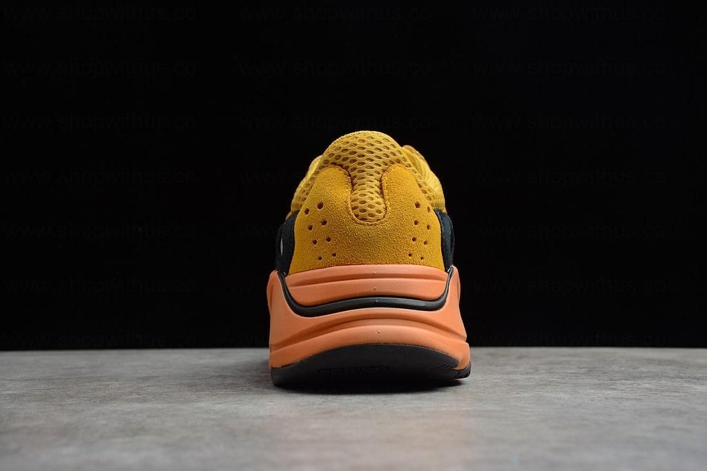 adidasUnisex YEEZY Boost 700 - Sun