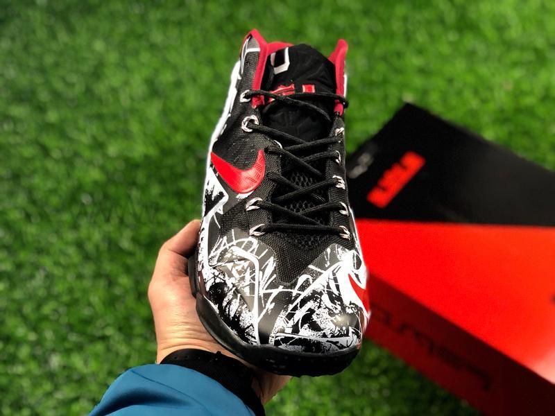 NikeBasketball Lebron 11 - Graffiti