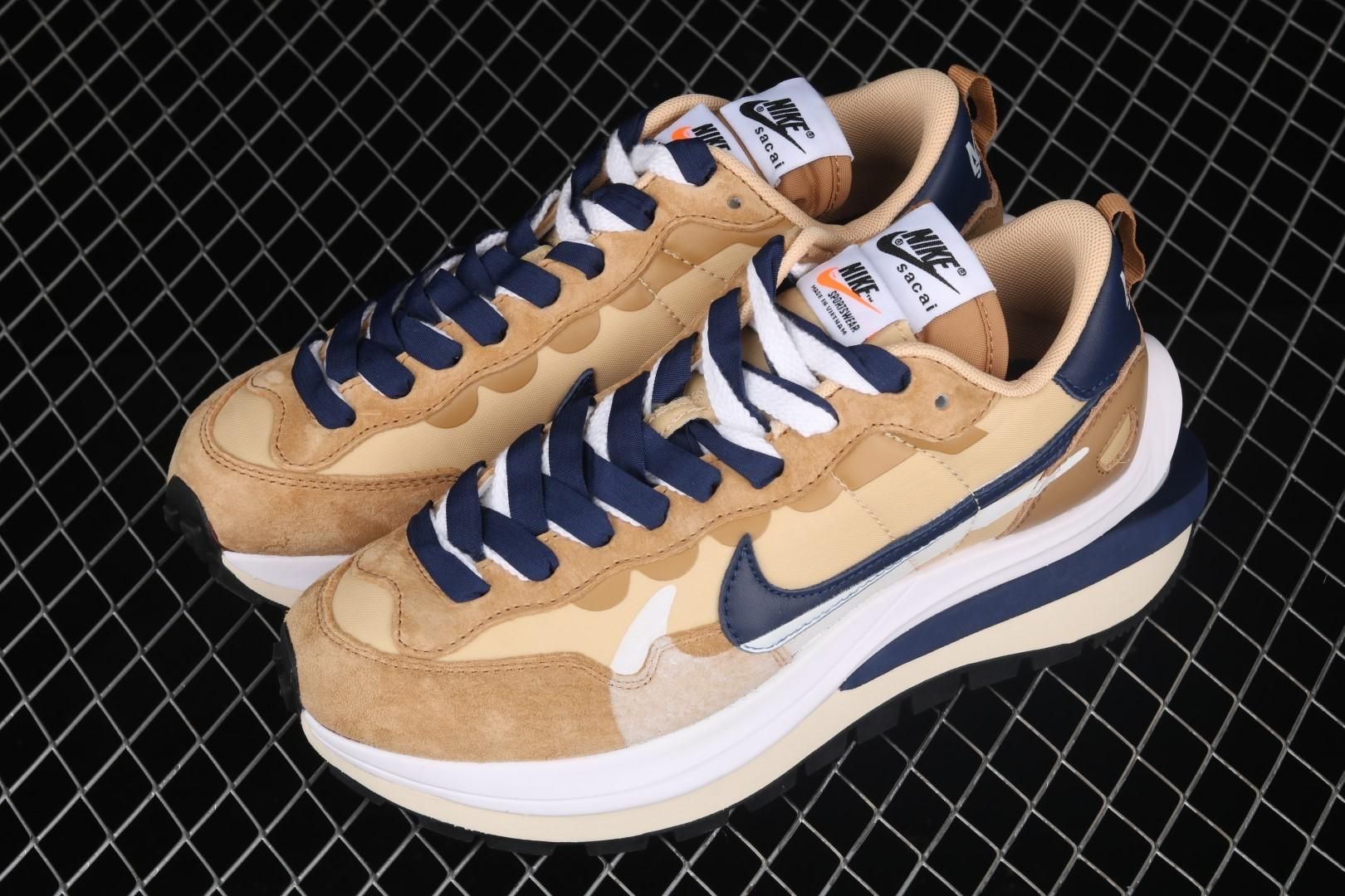 NikeUnisex x sacai VaporWaffle - Sesame and Blue Void