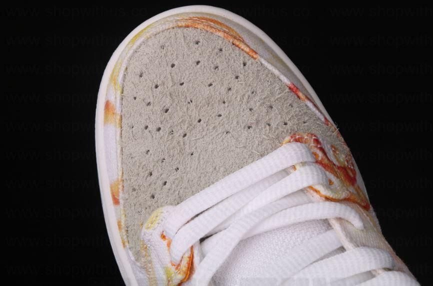 NikeSB Dunk Low - Street Hawker