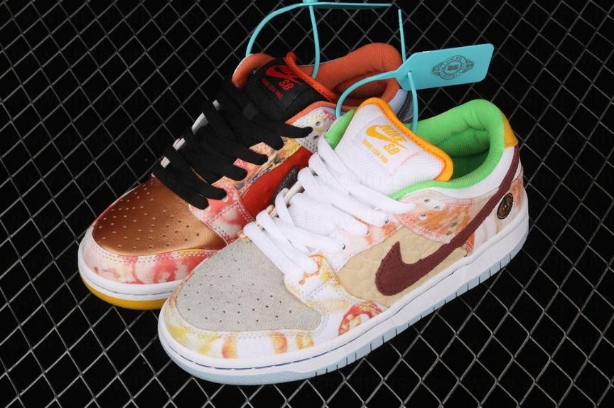 NikeSB Dunk Low - Street Hawker