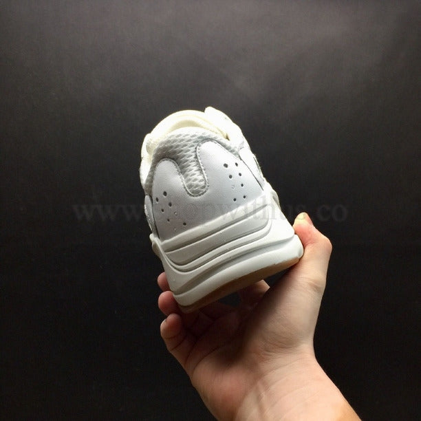 adidasUnisex YEEZY Boost 700 - White/Gum