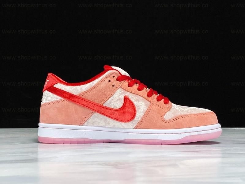 NikeSB Dunk Low - Strange Love