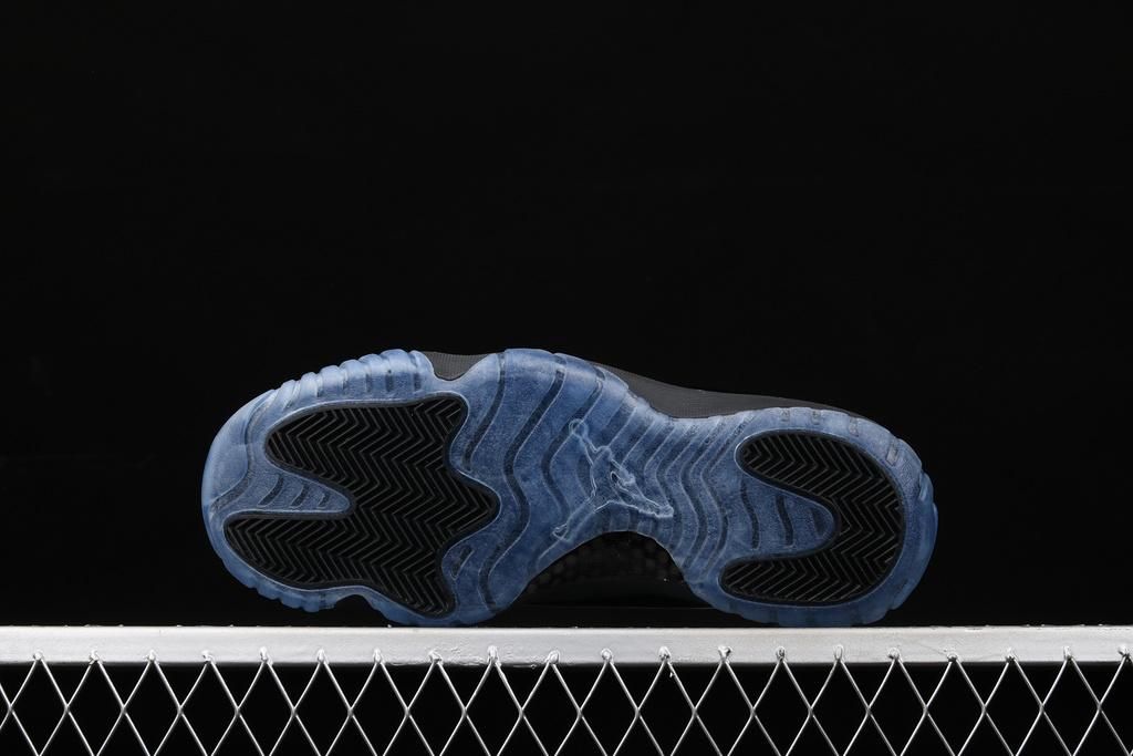 Air Jordan 11 AJ11 Retro - Cap And Gown