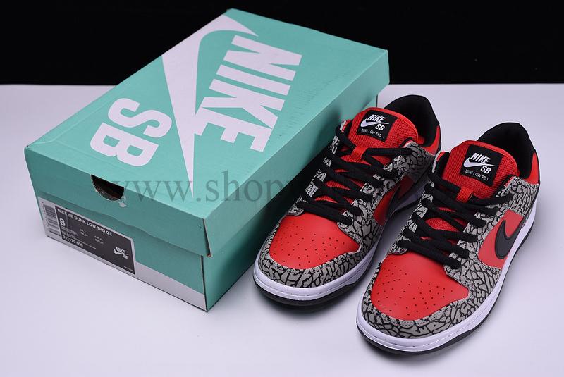Supreme x NikeSB Dunk Low - Red Cement