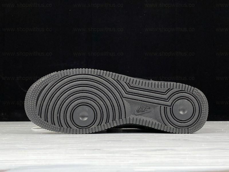 Supreme x NikeAir Force 1 Low - Black