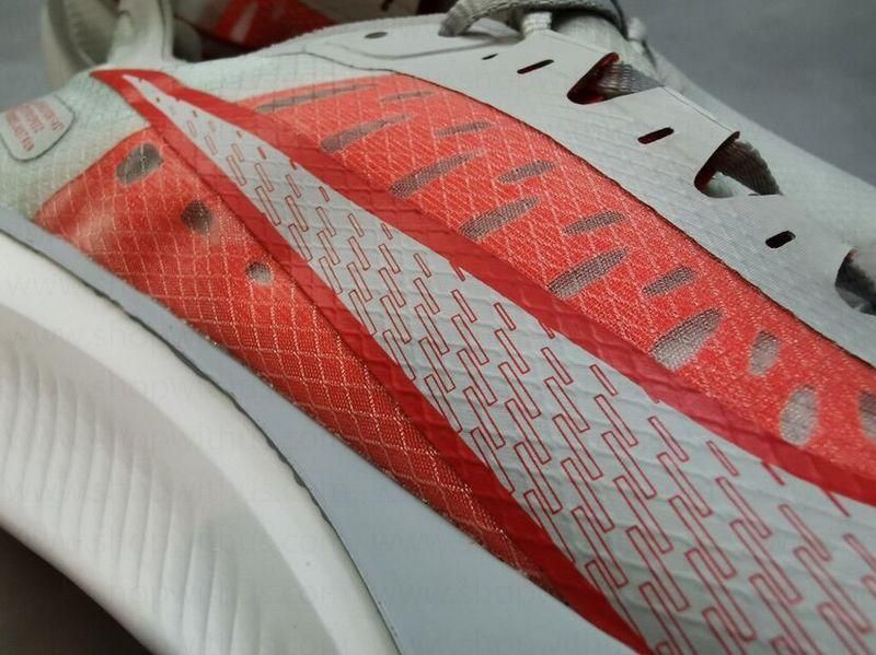 NikeRunning Zoom Gravity - Pure Platinum/Red Orbit