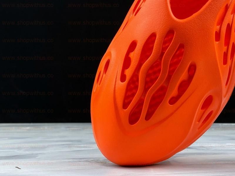 adidasYEEZY Foam Runner - Orange