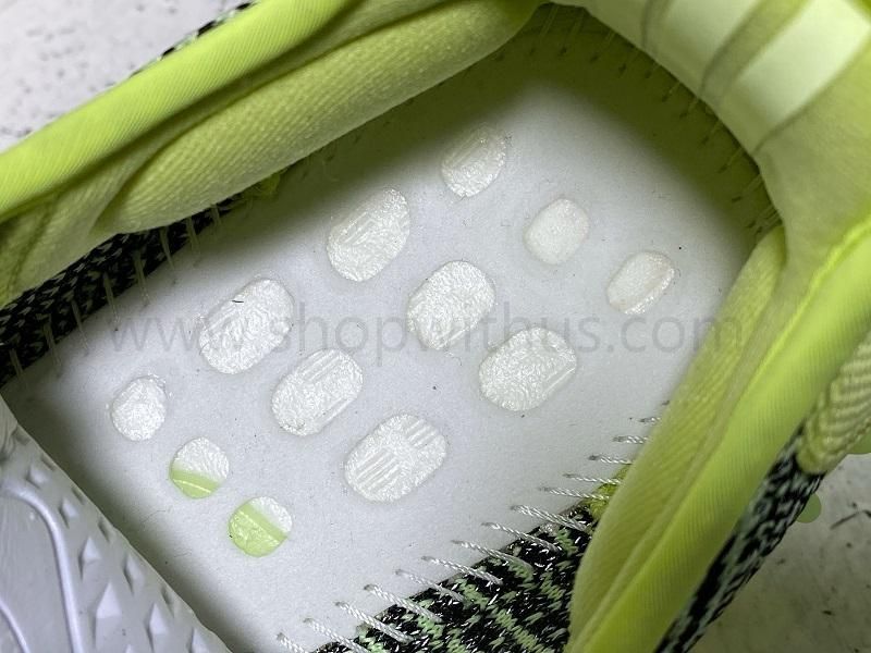 adidasOriginals YEEZY Boost 350 V2 - Yeezreel