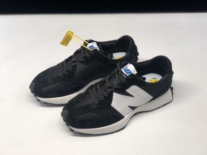 New Balance 327 - Black/White