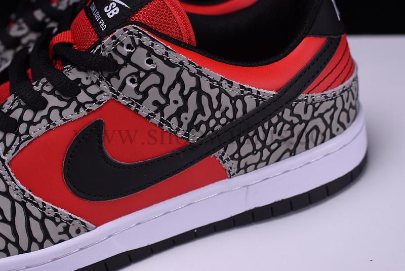 Supreme x NikeSB Dunk Low - Red Cement