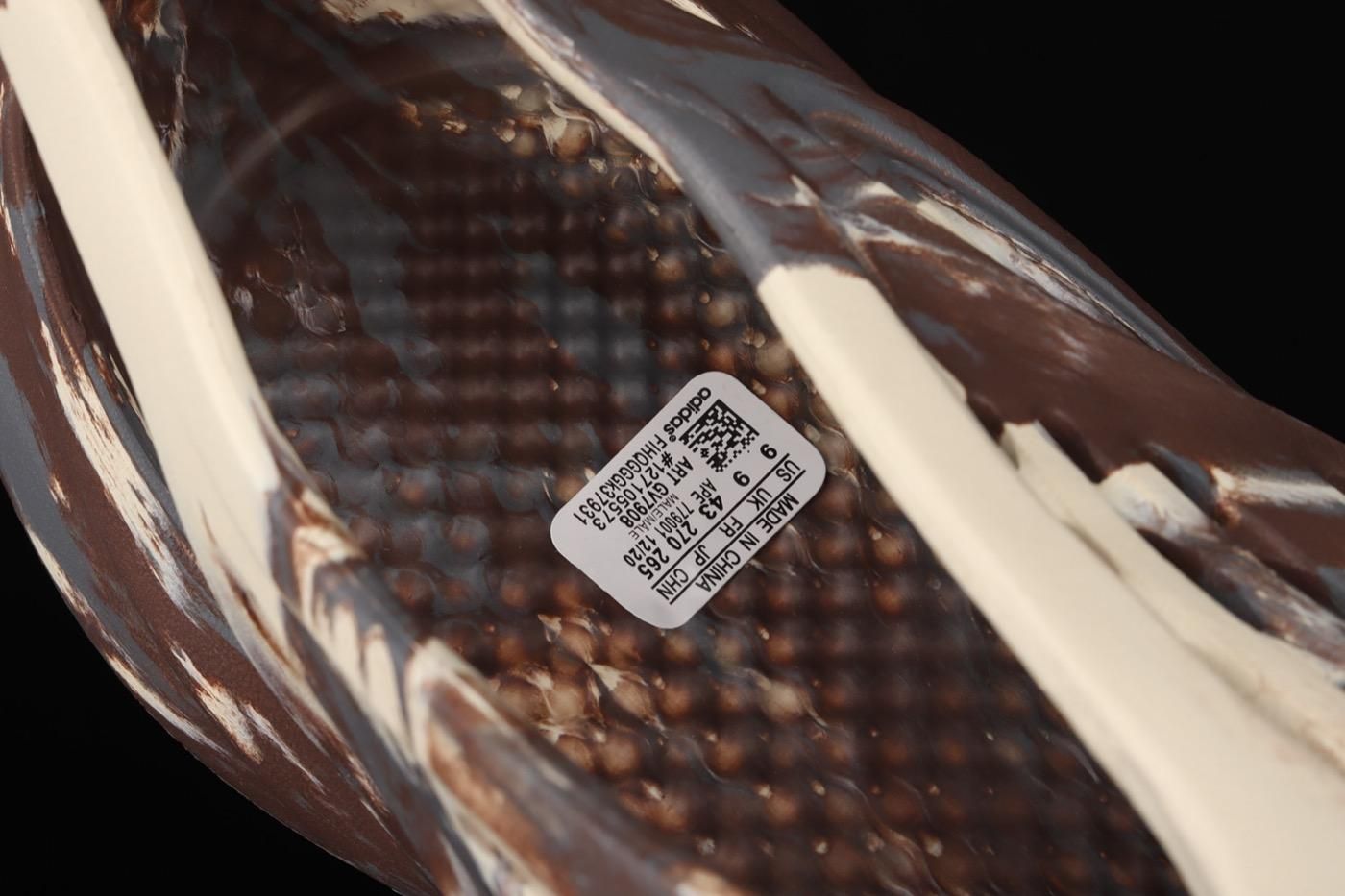 adidasUnisex Yeezy Foam RNNR - MX Cream Clay