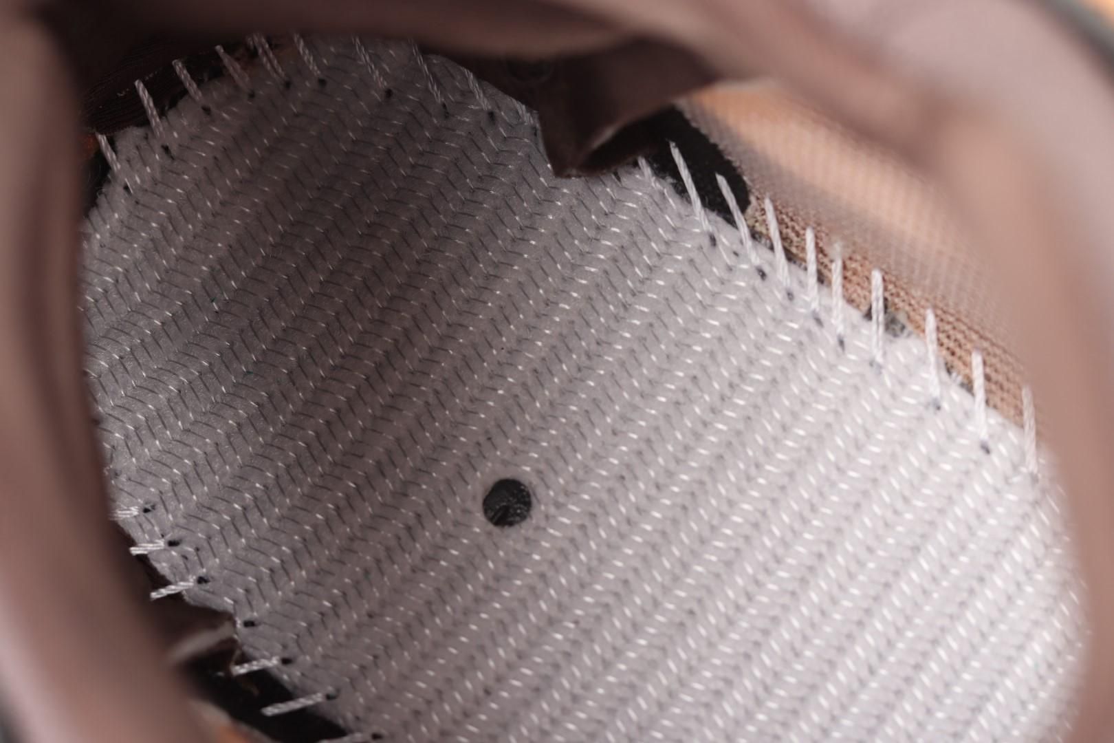 adidasUnisex Yeezy 700 V3 - Copper Fade