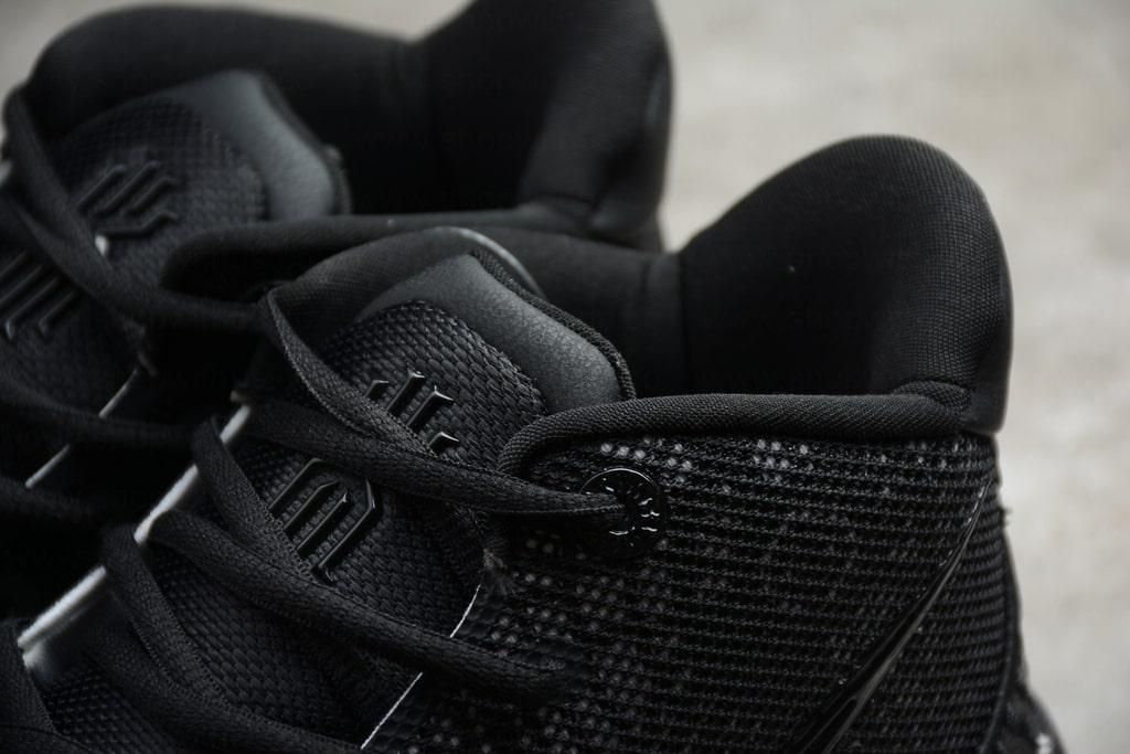 NikeUnisex Zoom Kyrie 7 - Bred Black
